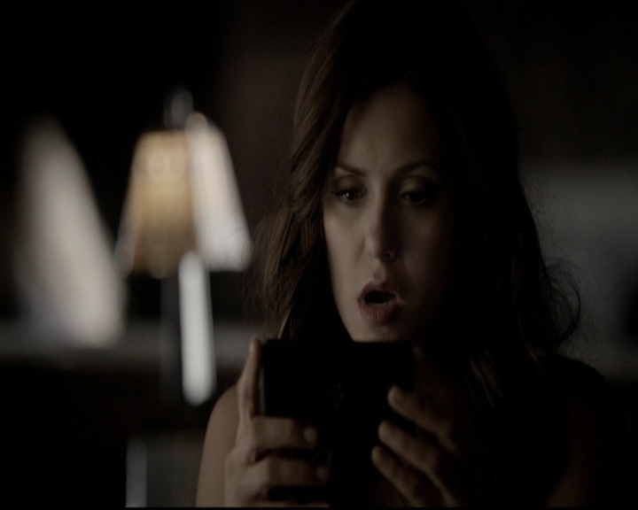 VampireDiariesWorld-dot-org_5x08DeadManOnCampus0485.jpg