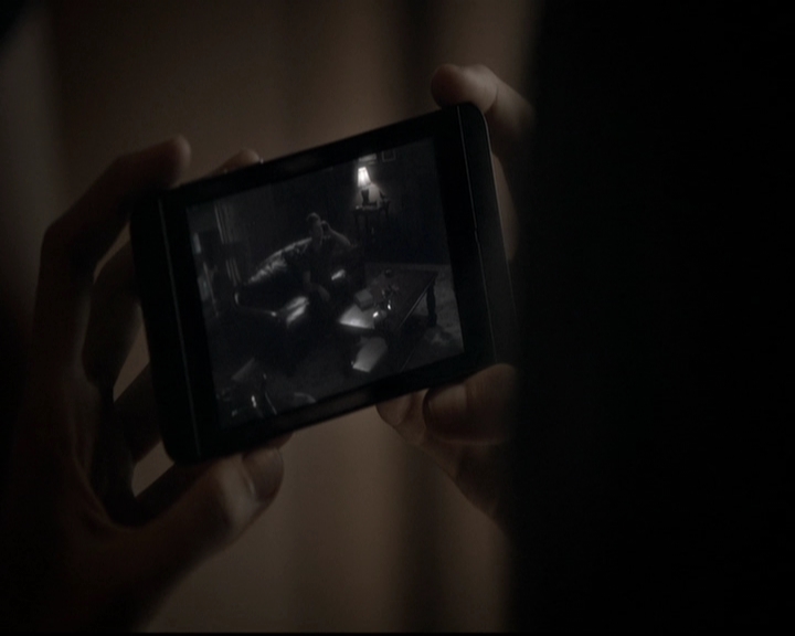 VampireDiariesWorld-dot-org_5x08DeadManOnCampus0490.jpg