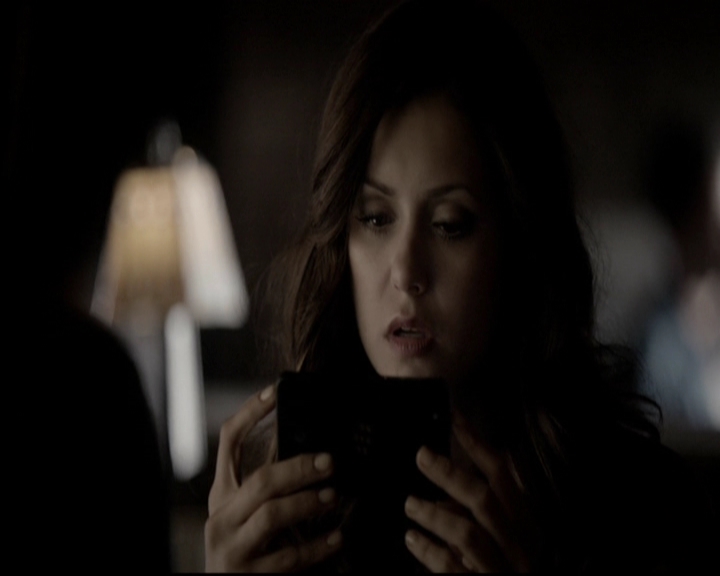 VampireDiariesWorld-dot-org_5x08DeadManOnCampus0495.jpg