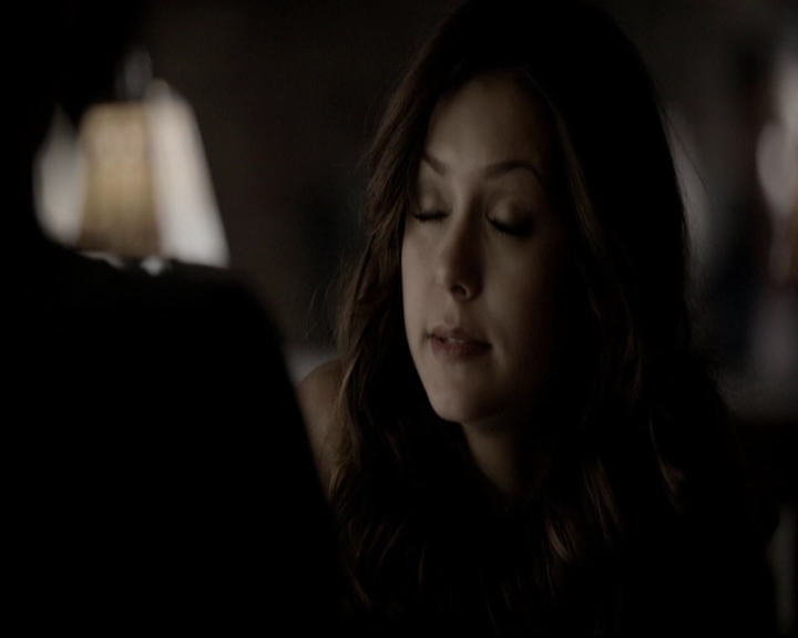 VampireDiariesWorld-dot-org_5x08DeadManOnCampus0522.jpg