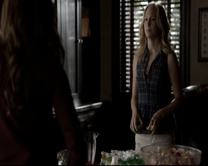 VampireDiariesWorld-dot-org_5x08DeadManOnCampus0552.jpg