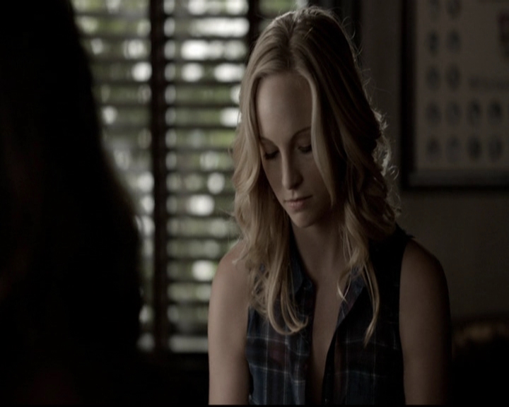 VampireDiariesWorld-dot-org_5x08DeadManOnCampus0562.jpg