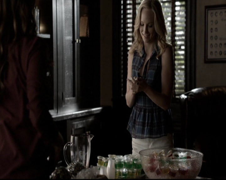 VampireDiariesWorld-dot-org_5x08DeadManOnCampus0568.jpg