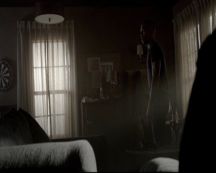 VampireDiariesWorld-dot-org_5x08DeadManOnCampus0590.jpg