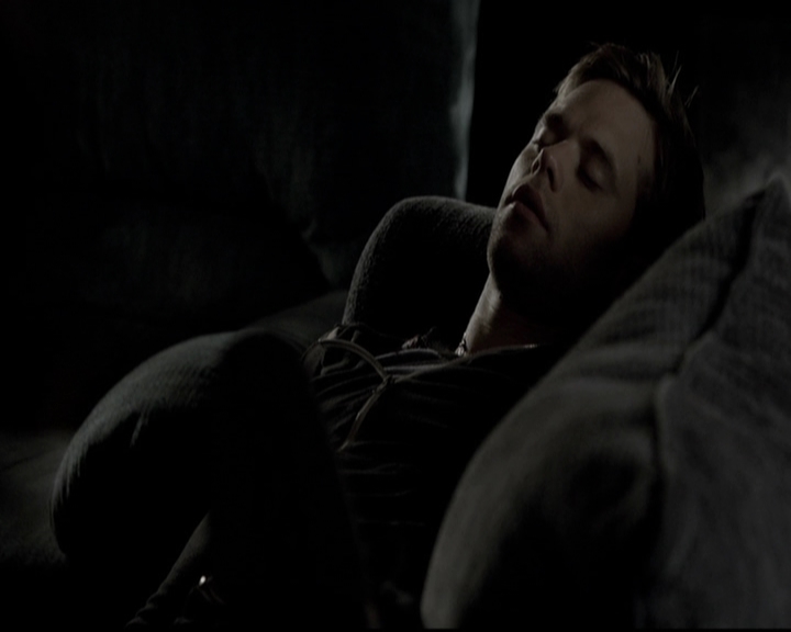 VampireDiariesWorld-dot-org_5x08DeadManOnCampus0681.jpg