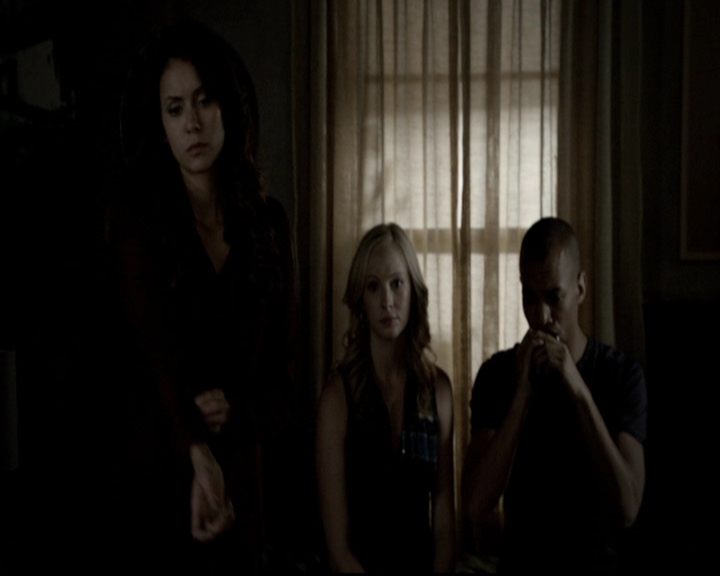VampireDiariesWorld-dot-org_5x08DeadManOnCampus0685.jpg