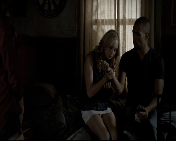 VampireDiariesWorld-dot-org_5x08DeadManOnCampus0697.jpg