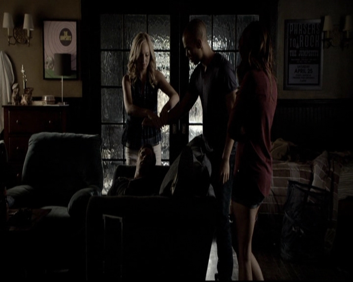 VampireDiariesWorld-dot-org_5x08DeadManOnCampus0707.jpg