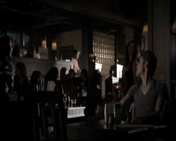 VampireDiariesWorld-dot-org_5x08DeadManOnCampus0725.jpg