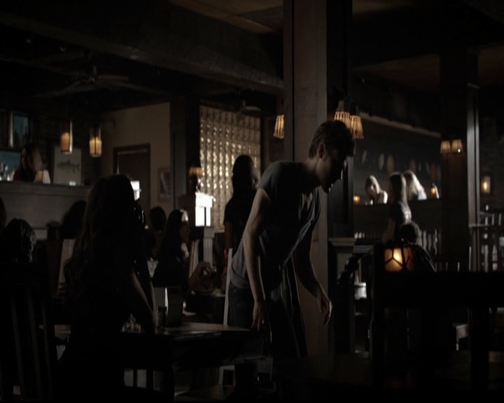 VampireDiariesWorld-dot-org_5x08DeadManOnCampus0733.jpg