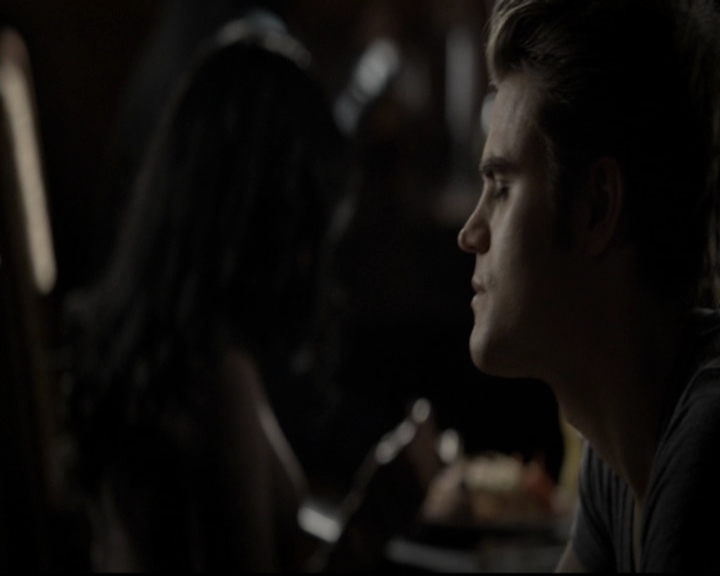 VampireDiariesWorld-dot-org_5x08DeadManOnCampus0797.jpg