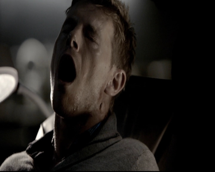 VampireDiariesWorld-dot-org_5x08DeadManOnCampus1202.jpg