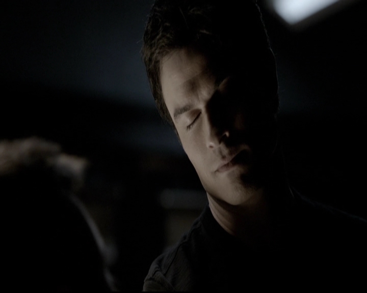 VampireDiariesWorld-dot-org_5x08DeadManOnCampus1203.jpg
