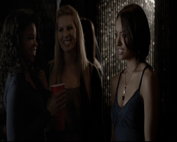 VampireDiariesWorld-dot-org_5x08DeadManOnCampus1207.jpg