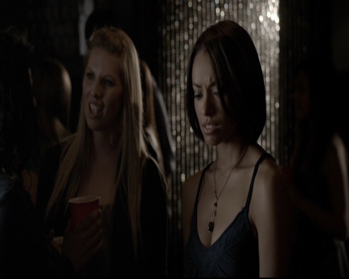 VampireDiariesWorld-dot-org_5x08DeadManOnCampus1209.jpg