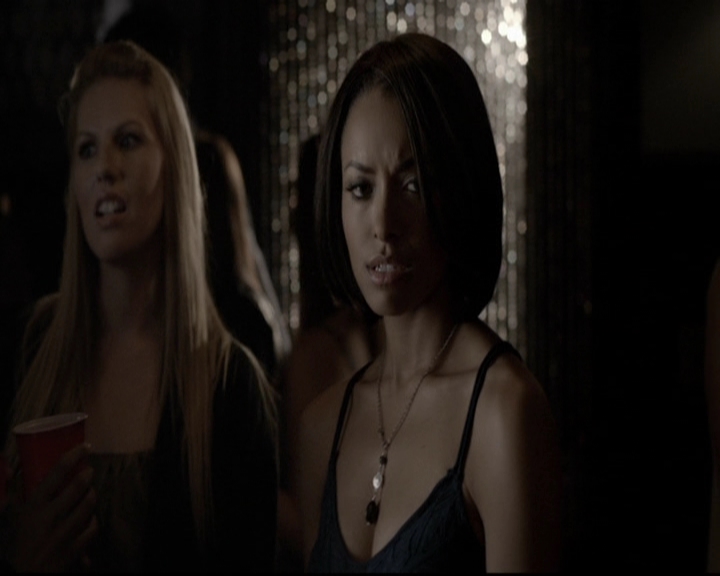 VampireDiariesWorld-dot-org_5x08DeadManOnCampus1210.jpg