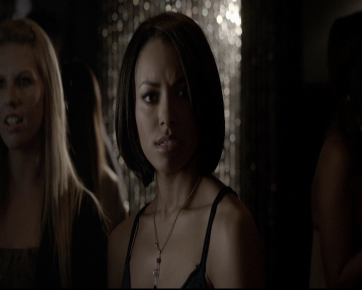 VampireDiariesWorld-dot-org_5x08DeadManOnCampus1211.jpg