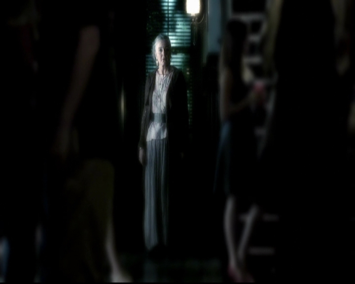 VampireDiariesWorld-dot-org_5x08DeadManOnCampus1214.jpg