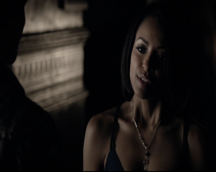 VampireDiariesWorld-dot-org_5x08DeadManOnCampus1294.jpg