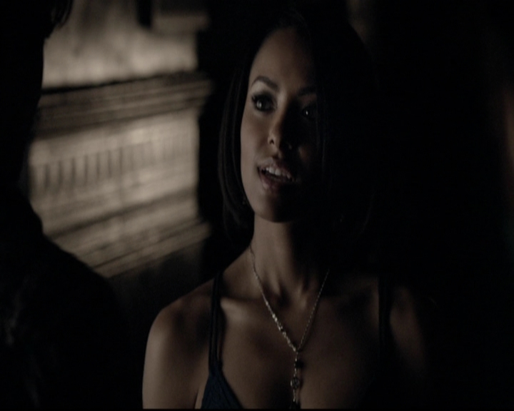 VampireDiariesWorld-dot-org_5x08DeadManOnCampus1296.jpg