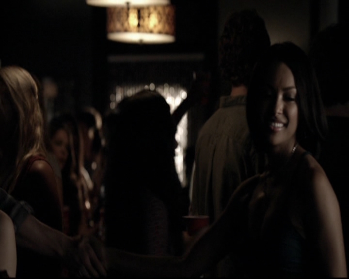 VampireDiariesWorld-dot-org_5x08DeadManOnCampus1309.jpg