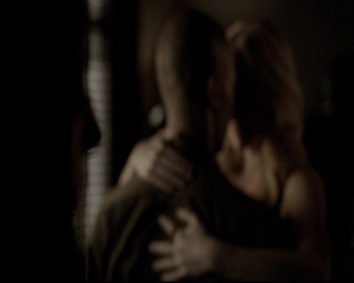 VampireDiariesWorld-dot-org_5x08DeadManOnCampus1311.jpg