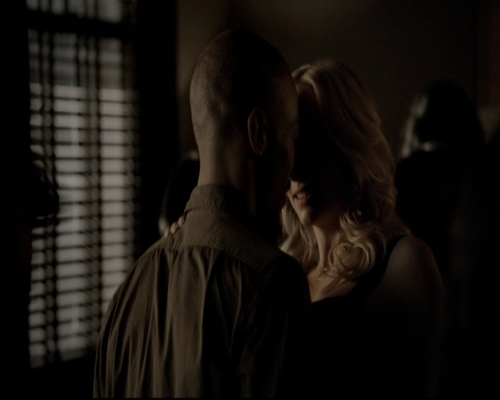 VampireDiariesWorld-dot-org_5x08DeadManOnCampus1313.jpg
