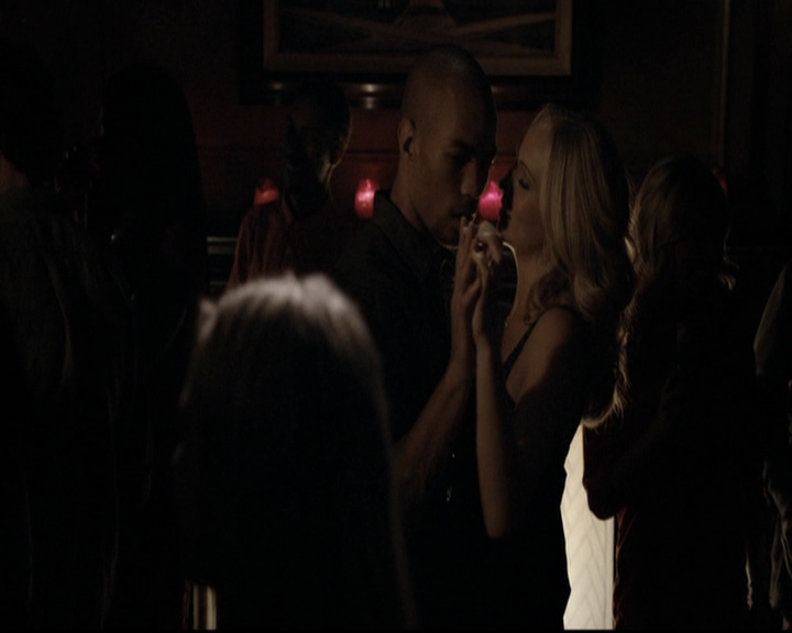 VampireDiariesWorld-dot-org_5x08DeadManOnCampus1318.jpg