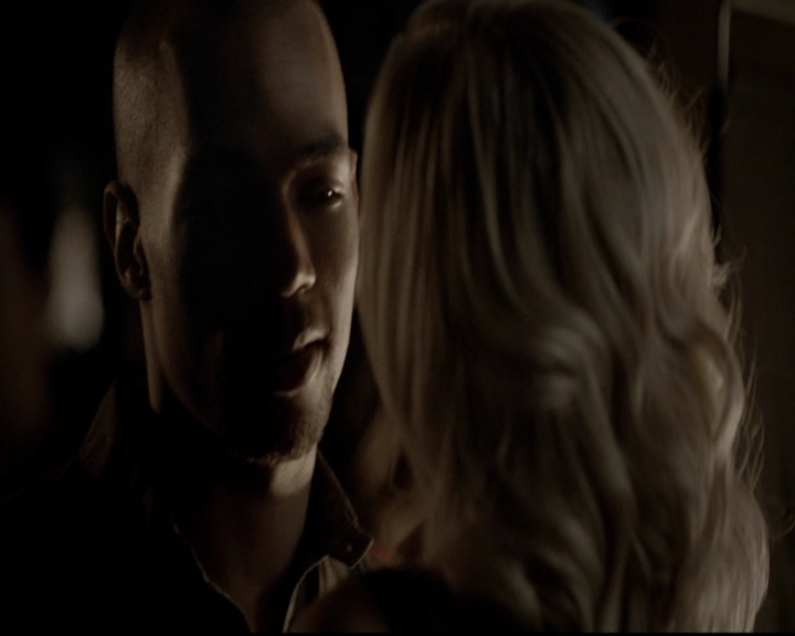 VampireDiariesWorld-dot-org_5x08DeadManOnCampus1329.jpg