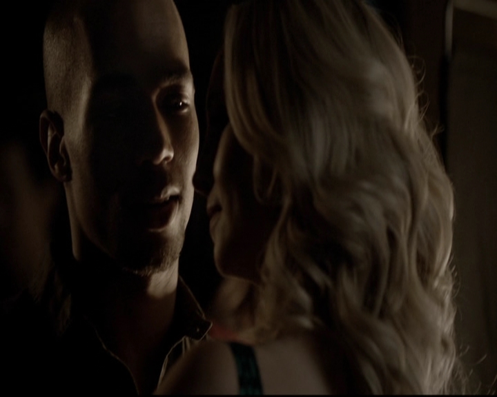 VampireDiariesWorld-dot-org_5x08DeadManOnCampus1331.jpg