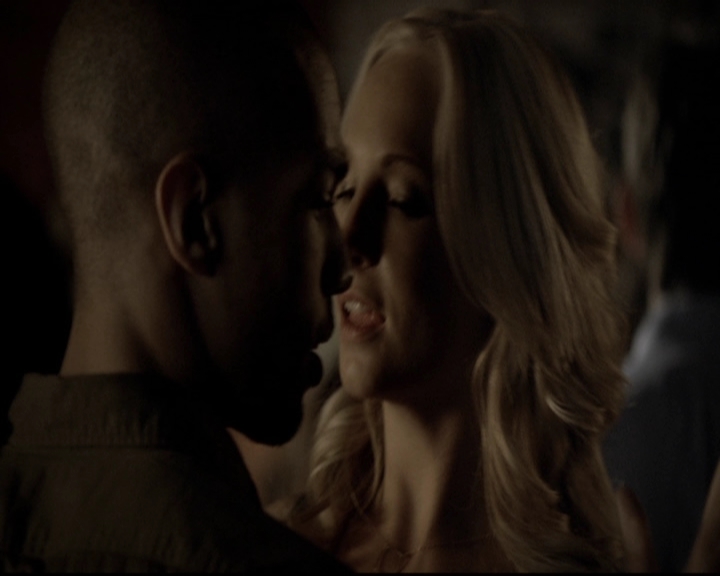 VampireDiariesWorld-dot-org_5x08DeadManOnCampus1332.jpg VampireDiariesWorld-dot-org_5x08DeadManOnCampus1332.jpg