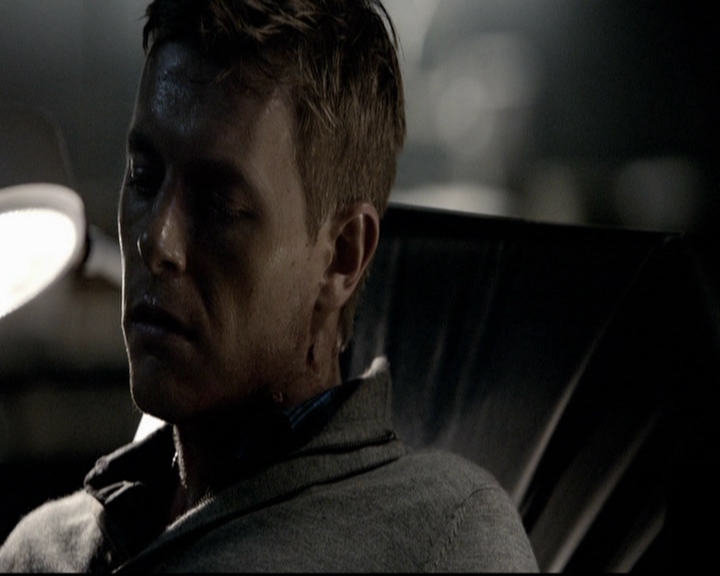 VampireDiariesWorld-dot-org_5x08DeadManOnCampus1338.jpg