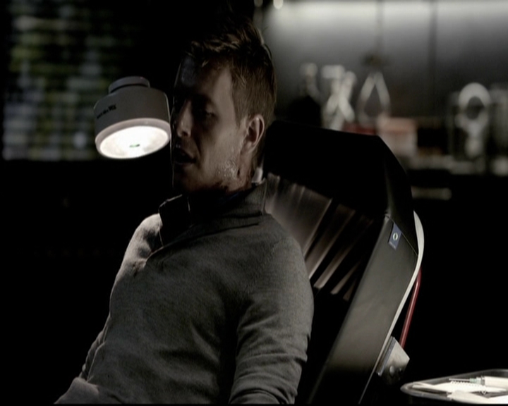 VampireDiariesWorld-dot-org_5x08DeadManOnCampus1345.jpg