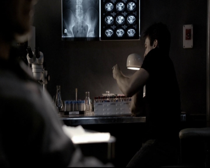 VampireDiariesWorld-dot-org_5x08DeadManOnCampus1347.jpg