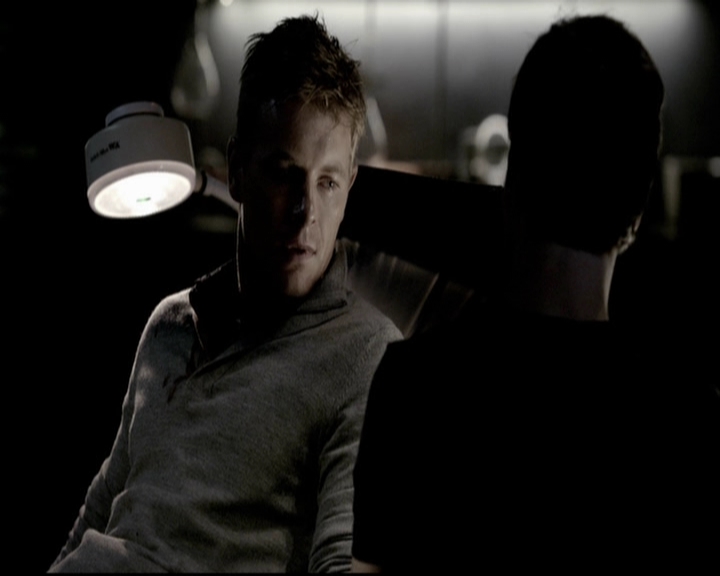 VampireDiariesWorld-dot-org_5x08DeadManOnCampus1353.jpg
