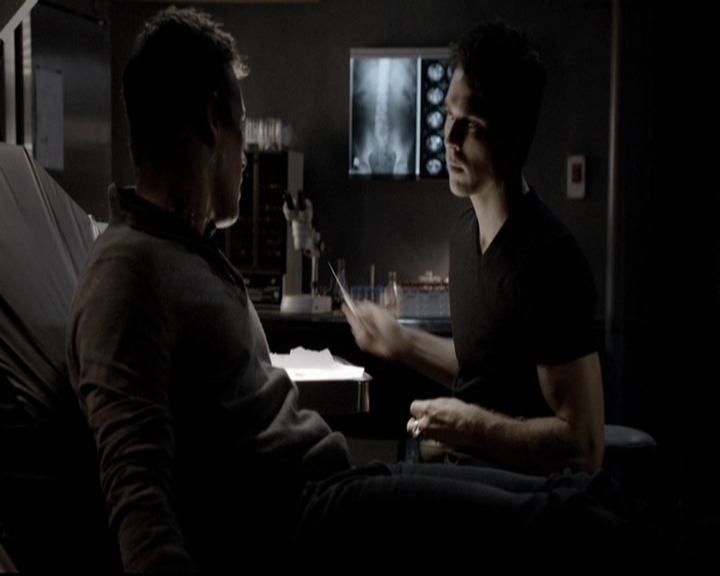 VampireDiariesWorld-dot-org_5x08DeadManOnCampus1355.jpg VampireDiariesWorld-dot-org_5x08DeadManOnCampus1355.jpg