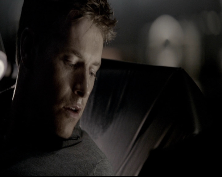 VampireDiariesWorld-dot-org_5x08DeadManOnCampus1357.jpg