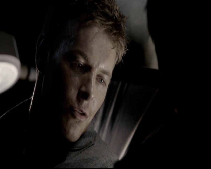 VampireDiariesWorld-dot-org_5x08DeadManOnCampus1360.jpg