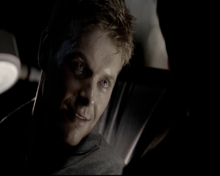 VampireDiariesWorld-dot-org_5x08DeadManOnCampus1362.jpg