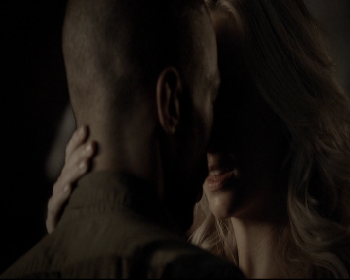 VampireDiariesWorld-dot-org_5x08DeadManOnCampus1363.jpg