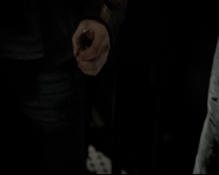 VampireDiariesWorld-dot-org_5x08DeadManOnCampus1553.jpg