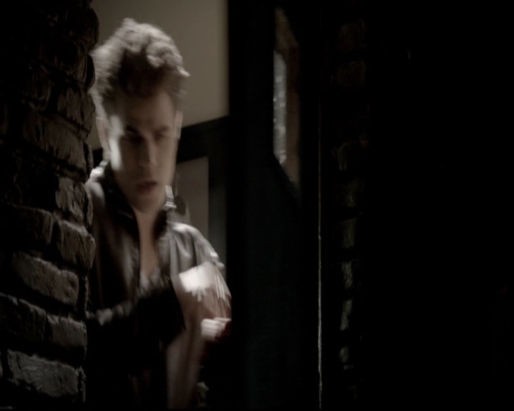 VampireDiariesWorld-dot-org_5x08DeadManOnCampus1568.jpg
