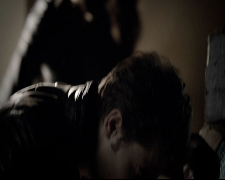 VampireDiariesWorld-dot-org_5x08DeadManOnCampus1573.jpg