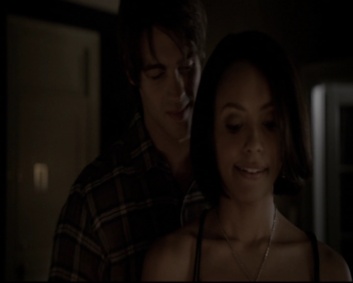 VampireDiariesWorld-dot-org_5x08DeadManOnCampus2008.jpg