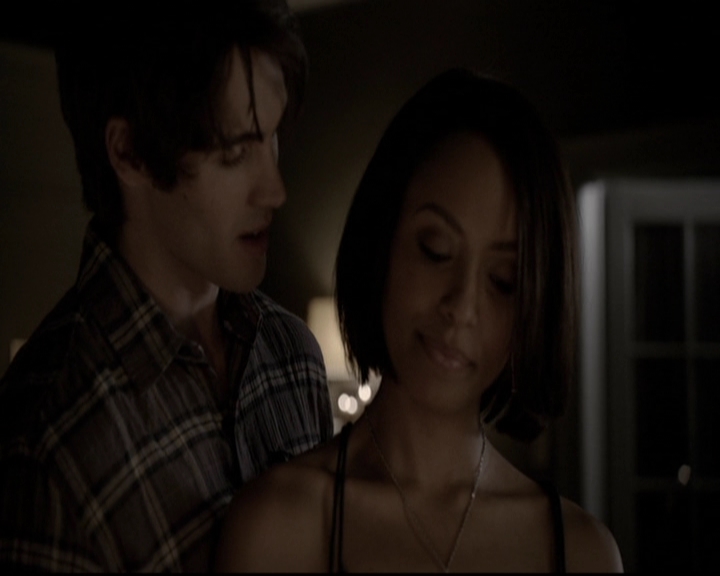 VampireDiariesWorld-dot-org_5x08DeadManOnCampus2010.jpg VampireDiariesWorld-dot-org_5x08DeadManOnCampus2010.jpg