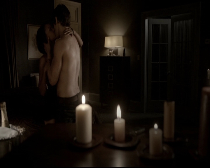 VampireDiariesWorld-dot-org_5x08DeadManOnCampus2029.jpg