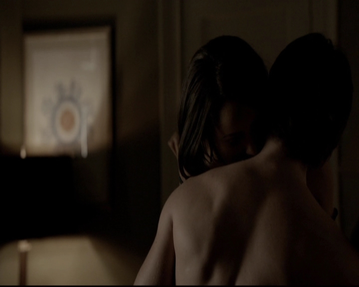 VampireDiariesWorld-dot-org_5x08DeadManOnCampus2033.jpg VampireDiariesWorld-dot-org_5x08DeadManOnCampus2033.jpg