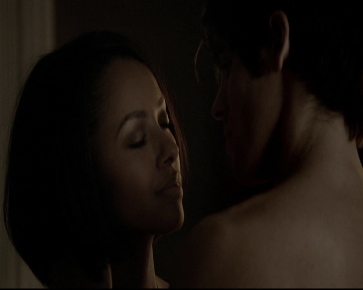 VampireDiariesWorld-dot-org_5x08DeadManOnCampus2111.jpg VampireDiariesWorld-dot-org_5x08DeadManOnCampus2111.jpg