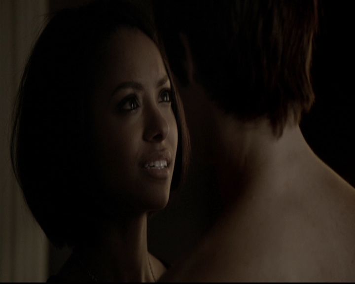 VampireDiariesWorld-dot-org_5x08DeadManOnCampus2115.jpg VampireDiariesWorld-dot-org_5x08DeadManOnCampus2115.jpg