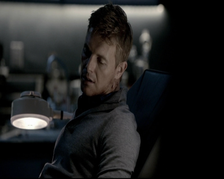 VampireDiariesWorld-dot-org_5x08DeadManOnCampus2226.jpg